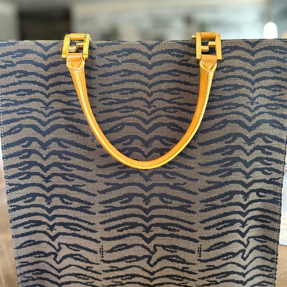 Rare Fendi shopper Tote with FF Gold Handles - Picture 4 of 16